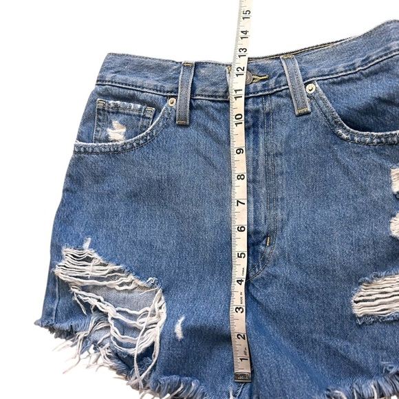 Levi's Women's High Waisted Mom Shorts- Distressed Medium Wash- Size 25 - Picture 12 of 14